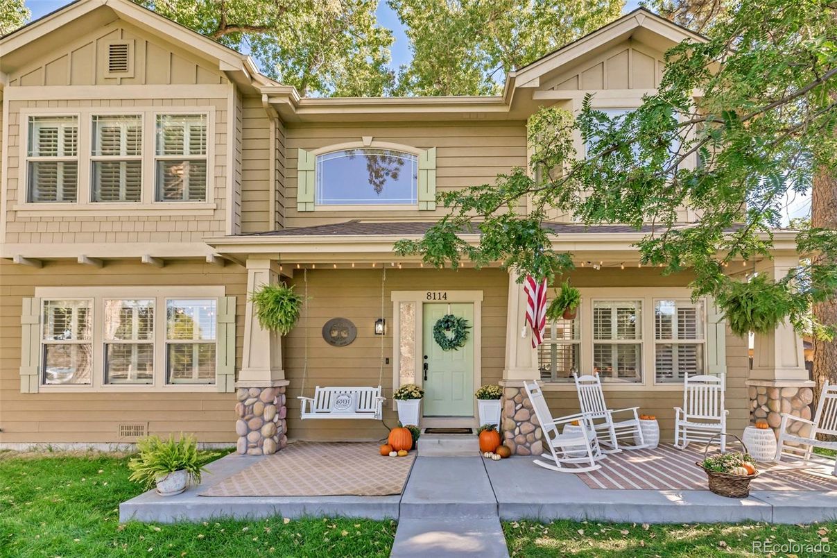 Exterior, Facade, Queen Anne Victorian