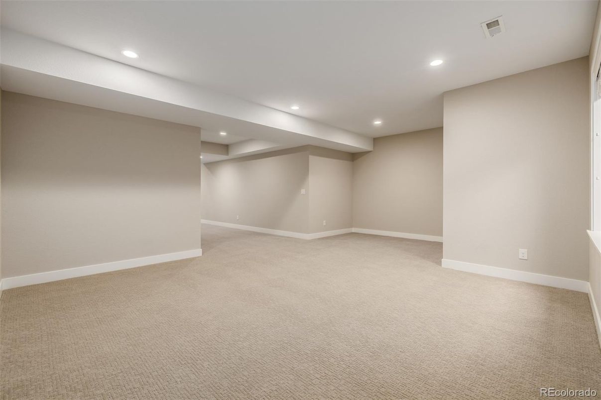 Empty room, Interior, Recessed Lighting