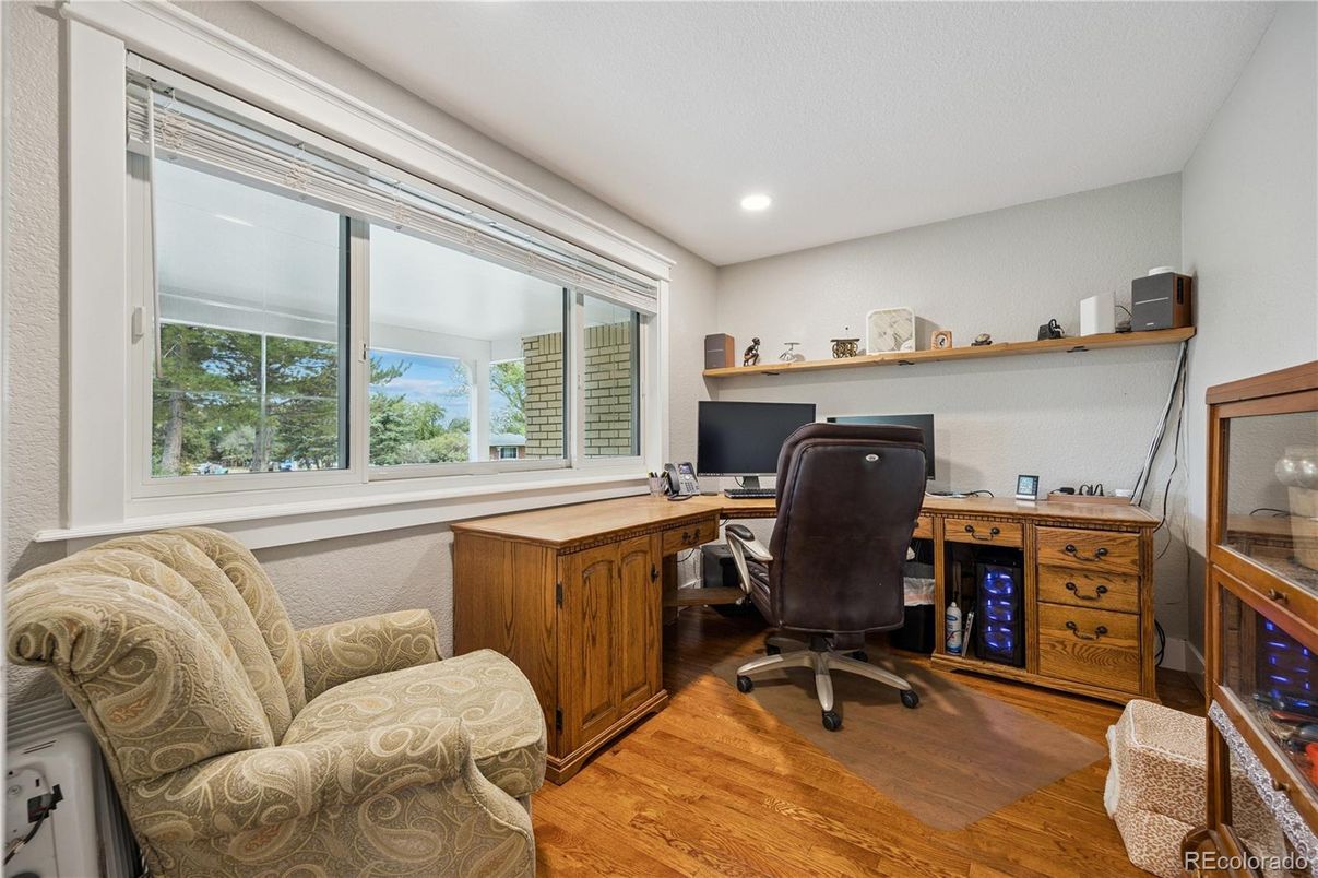 Home Office, Interior, Recessed Lighting, Wood Texture Flooring