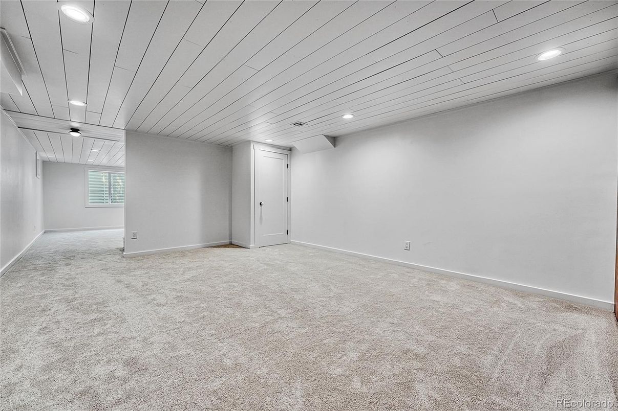 Empty room, Interior, Recessed Lighting