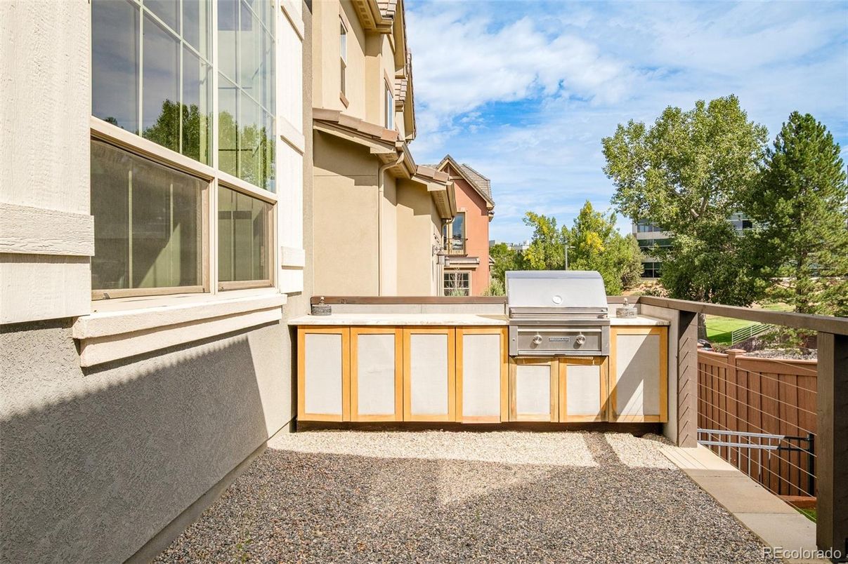 Exterior, Outdoor Kitchen