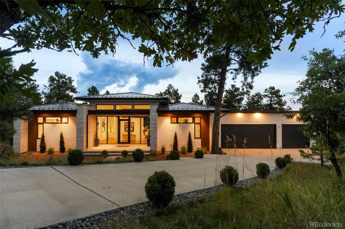 Attached, Backyard, Exterior, Facade, Modern