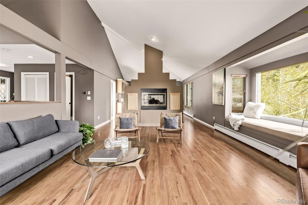 Interior, Living room, Recessed Lighting, Wood Texture Flooring