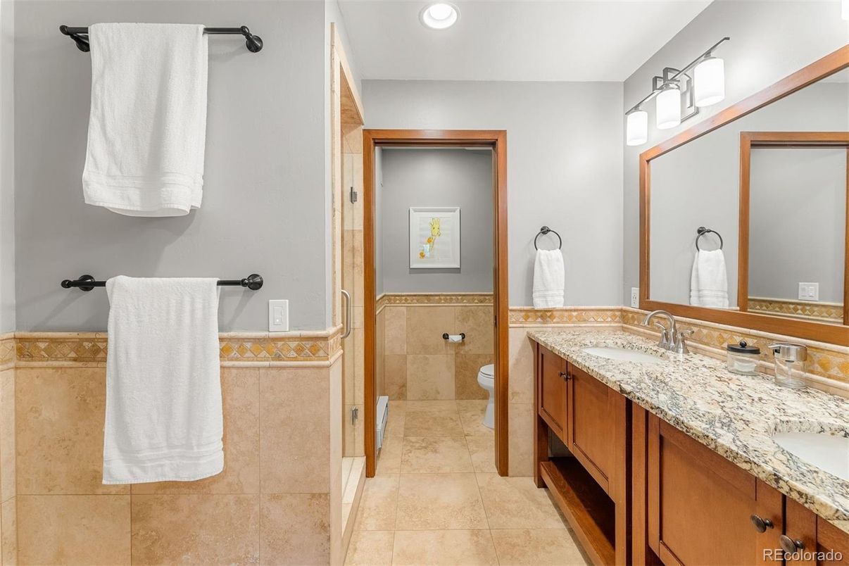 Bathroom, Dual Sink Vanities, Interior, Recessed Lighting