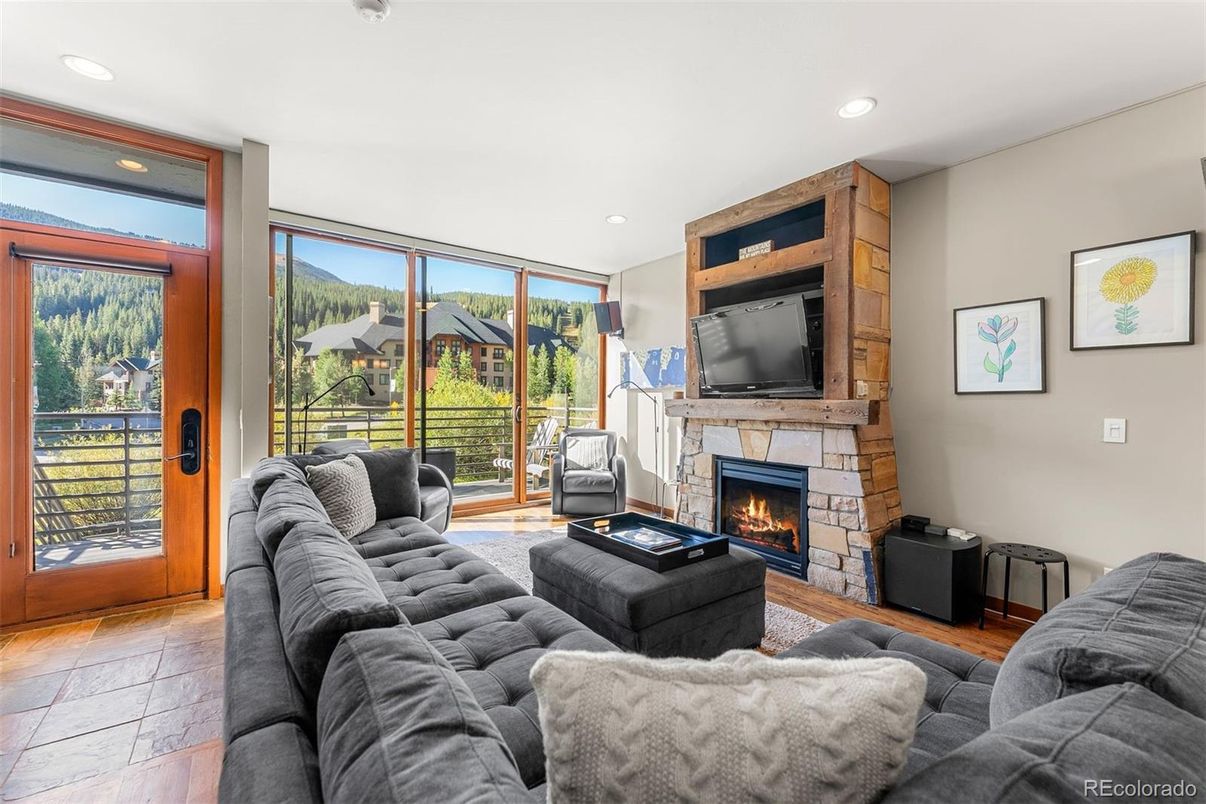 Fireplace, Interior, Living room, Recessed Lighting