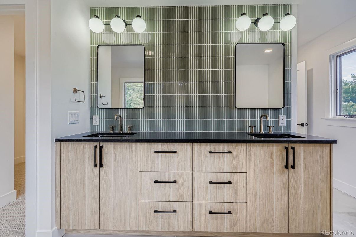 Bathroom, Dual Sink Vanities, Interior