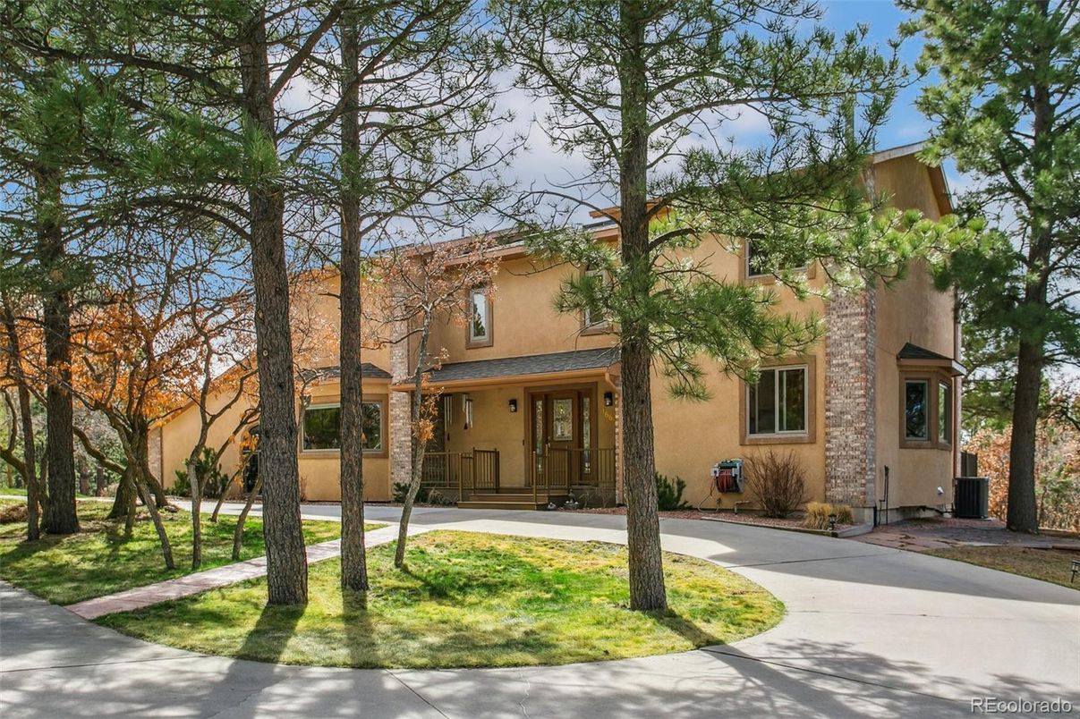 Exterior, Facade, Mediterranean