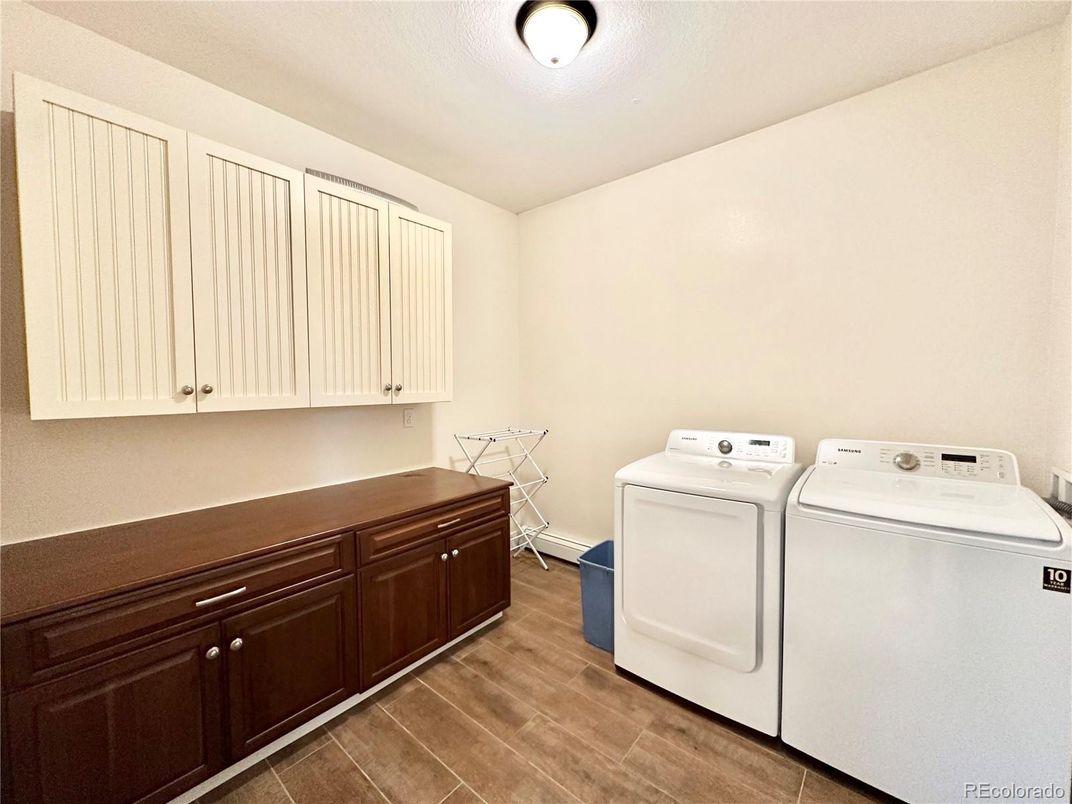 Interior, Washer, Wood Texture Flooring
