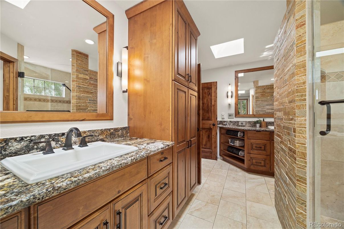 Bathroom, Dual Sink Vanities, Interior, Recessed Lighting