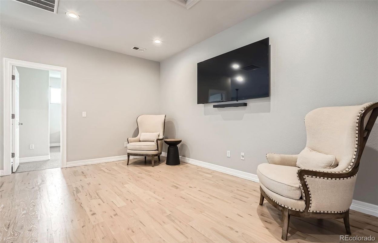 Interior, Recessed Lighting, Wood Texture Flooring