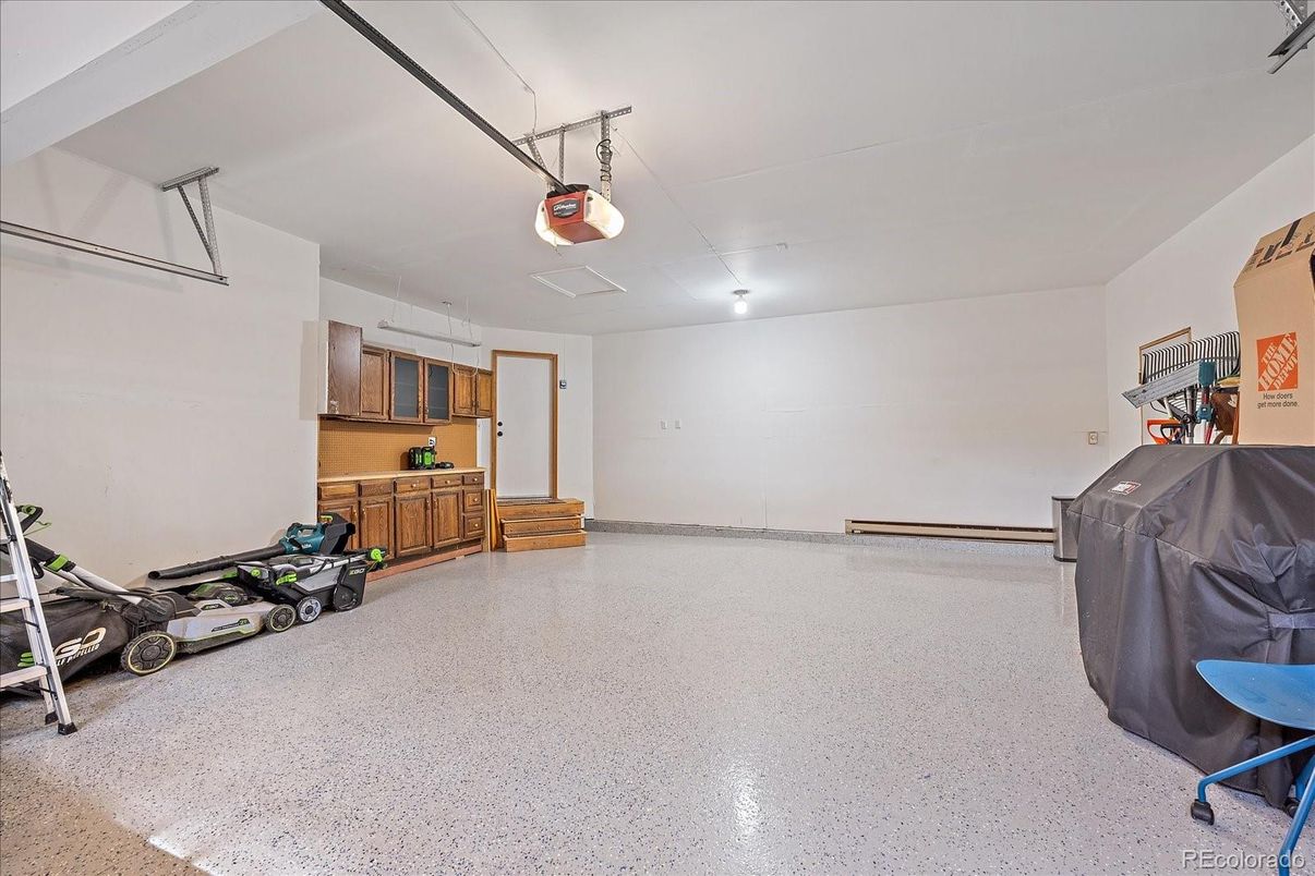 Garage, Interior