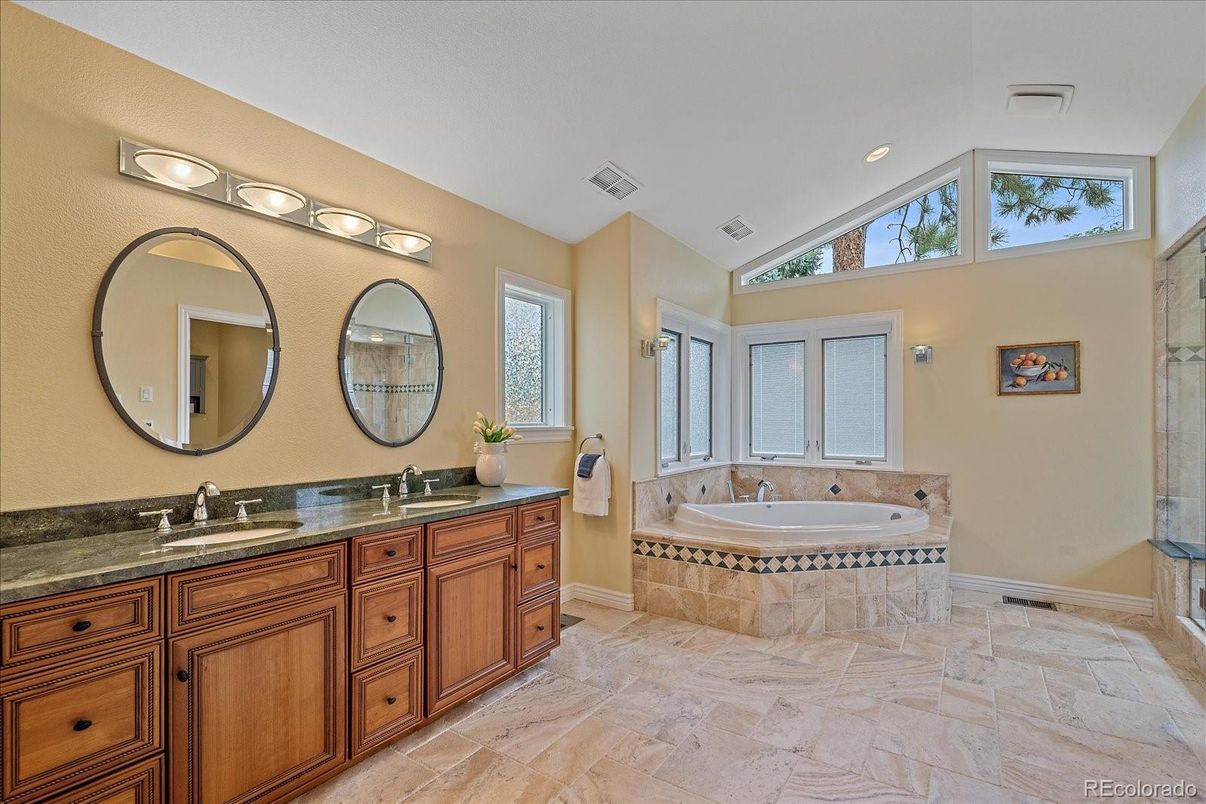 Bathroom, Dual Sink Vanities, Interior, Recessed Lighting