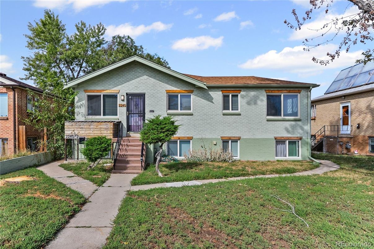Backyard, Exterior, Facade, Solar Panels, Split Level