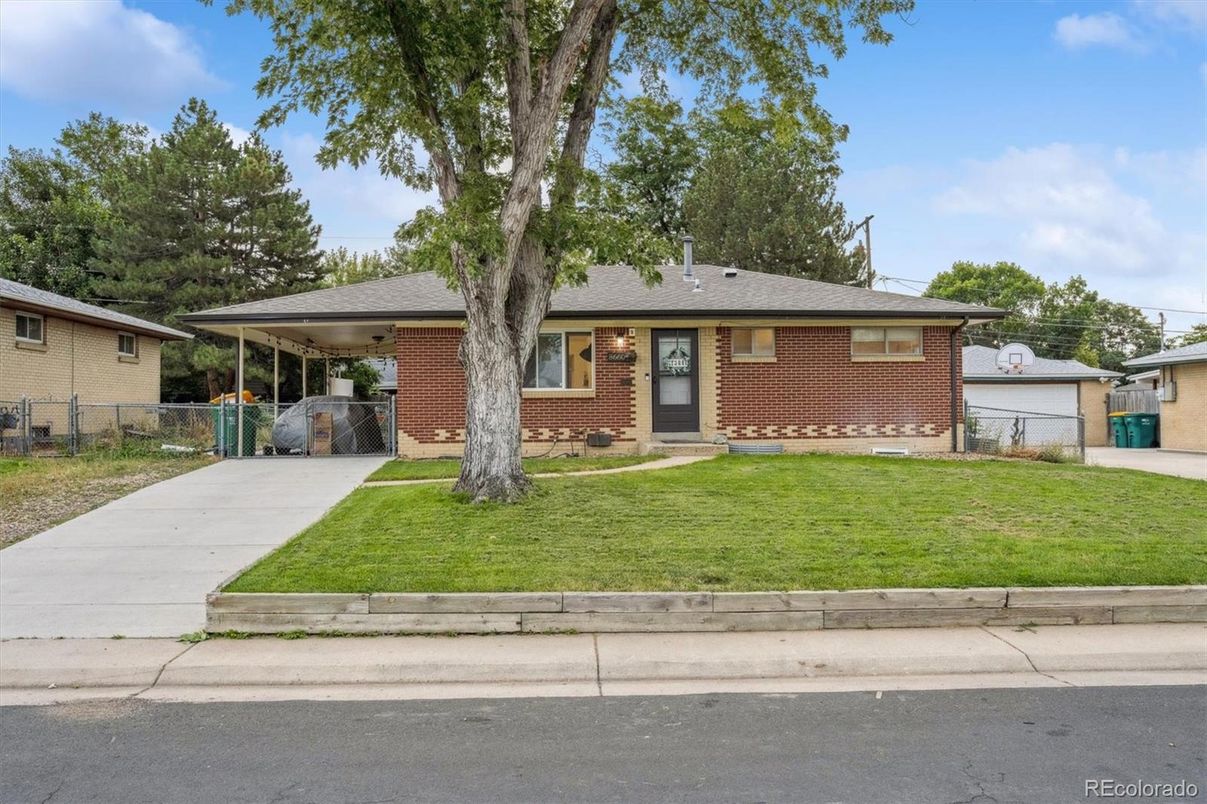Exterior, Facade, Brick Facade, Ranch