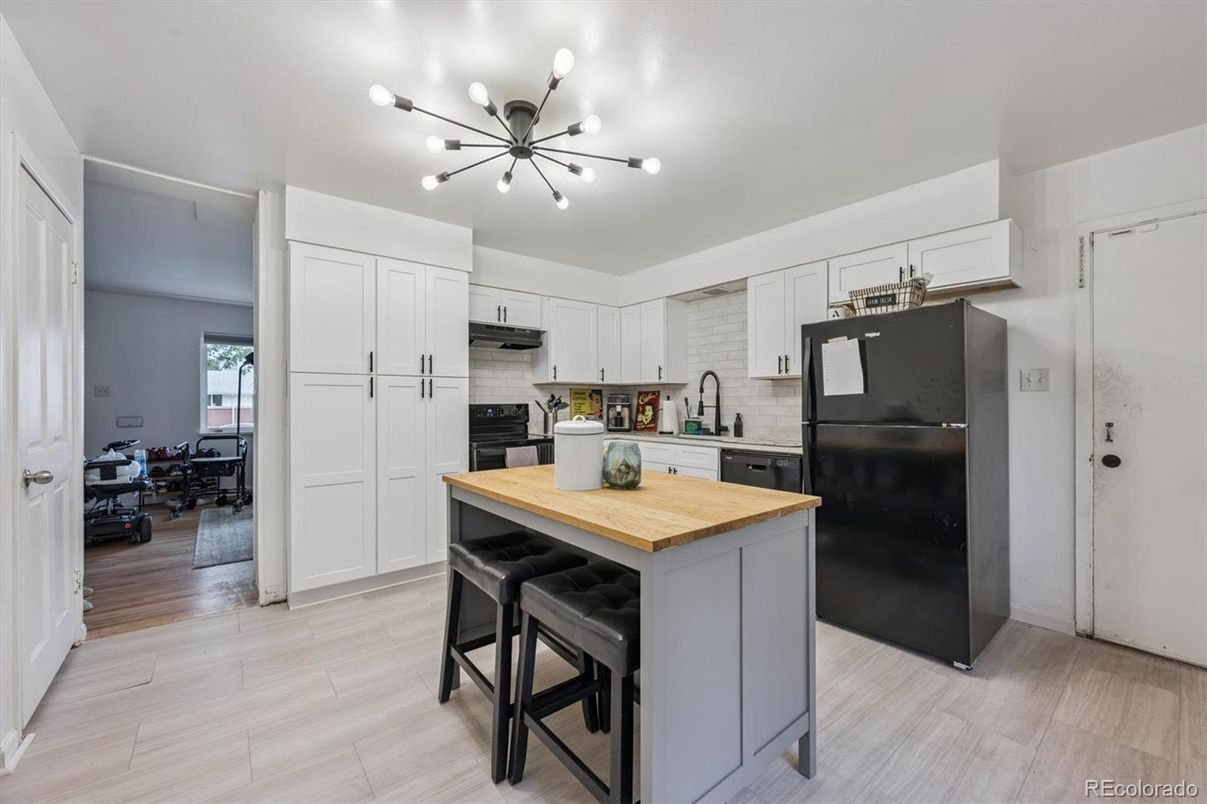 Dining room, Interior, Kitchen, Stainless Steel Appliances, Wood Texture Flooring
