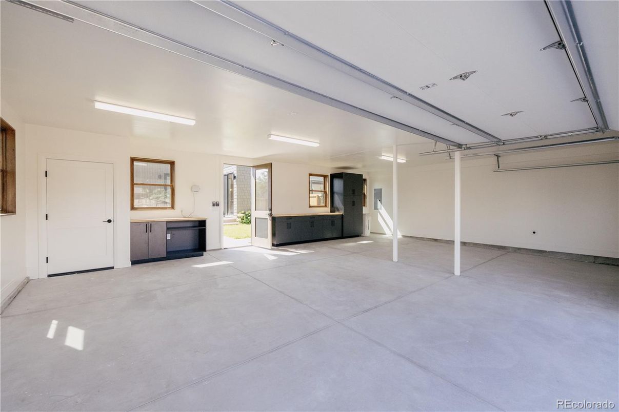 Garage, Interior