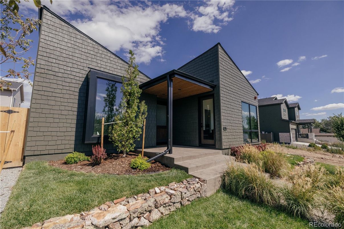 Exterior, Facade, None