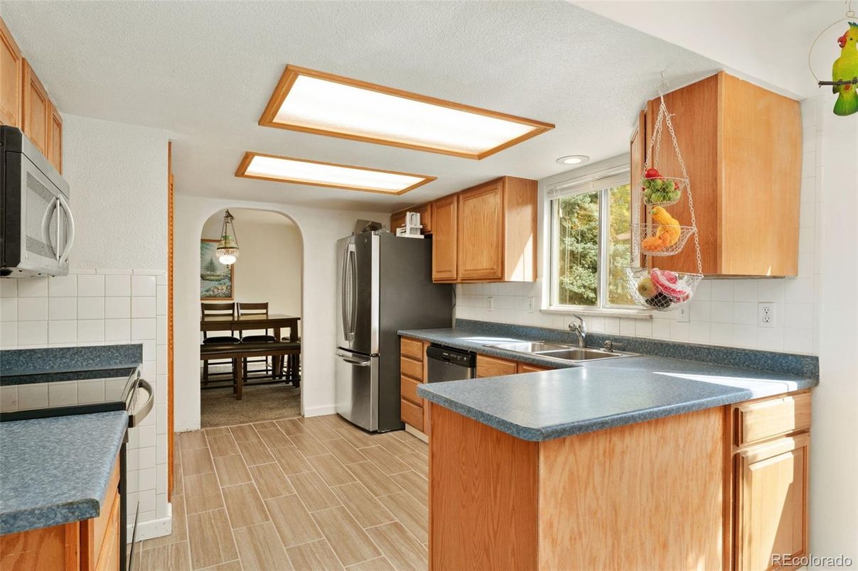 Dining room, Interior, Kitchen, Pendant Lights, Recessed Lighting, Wood Texture Flooring