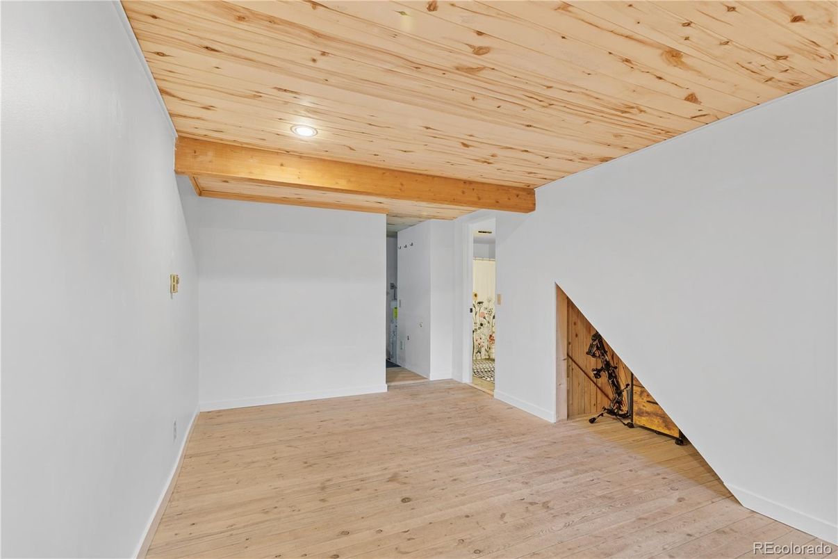 Empty room, Interior, Recessed Lighting, Wooden Ceilings, Wood Texture Flooring