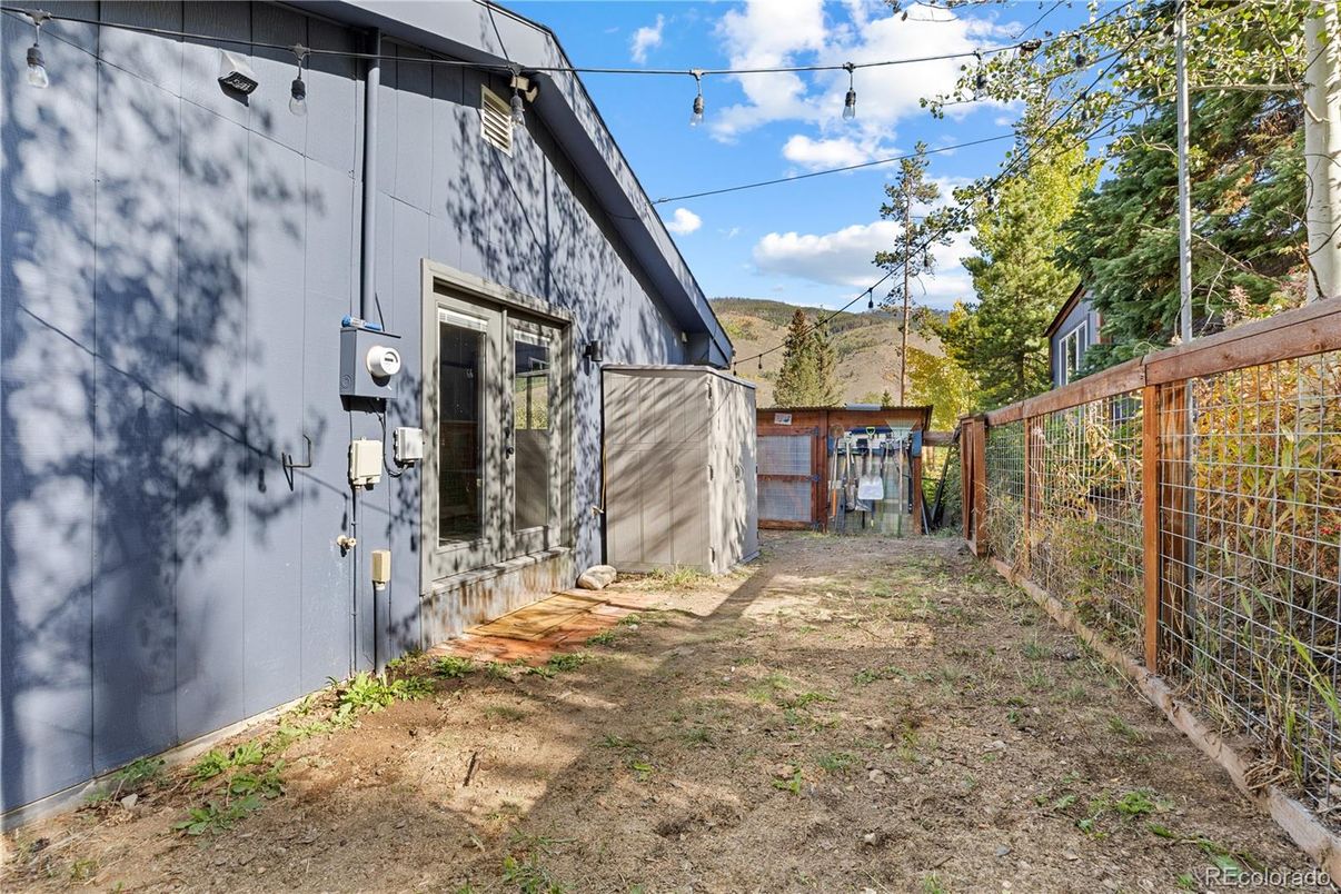Backyard, Exterior