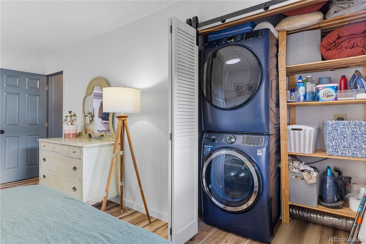 Interior, Utility Closets, Washer, Wood Texture Flooring