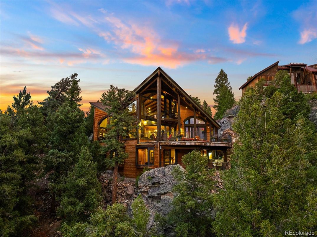Exterior, Facade, Log Home