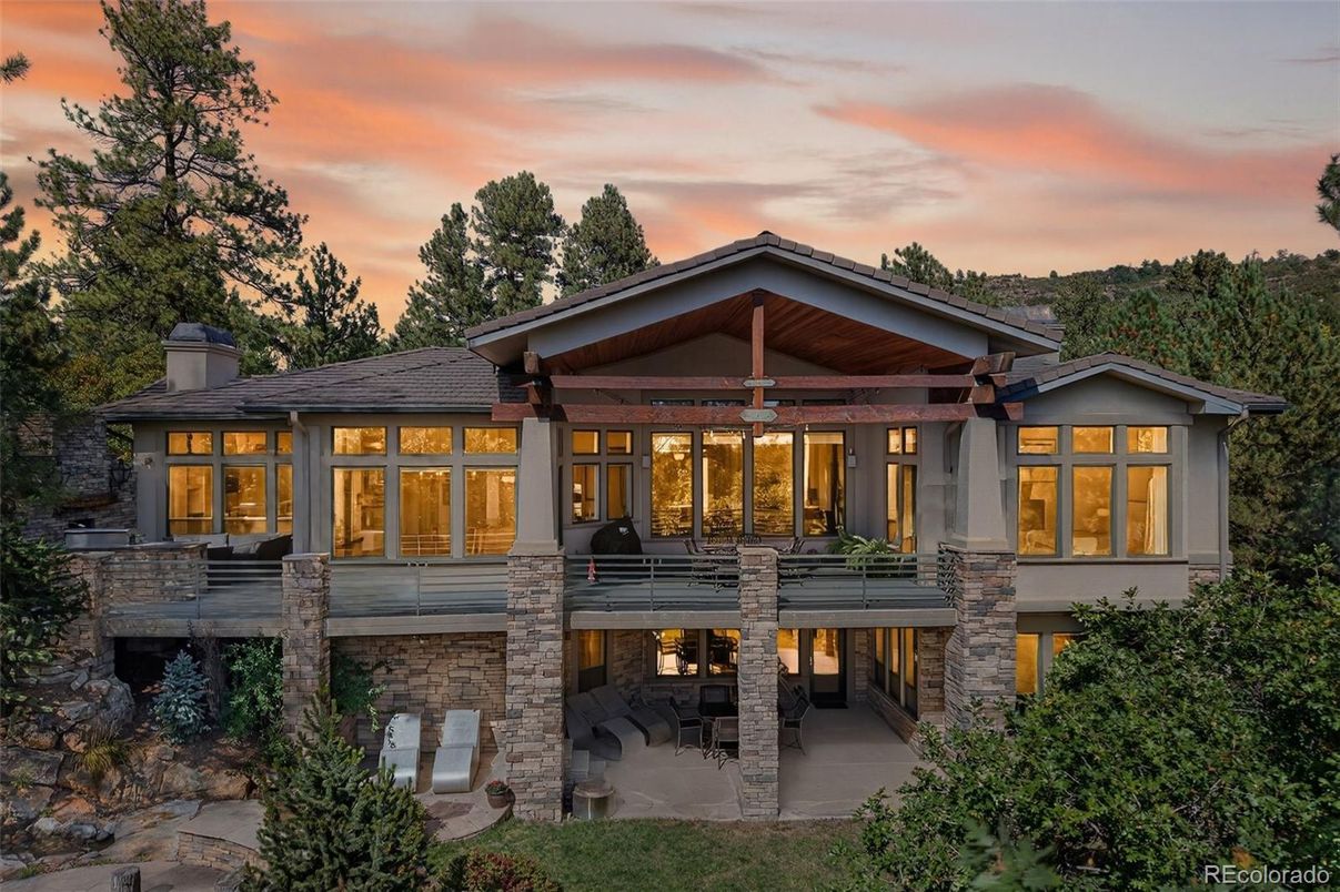 Exterior, Facade, Modern