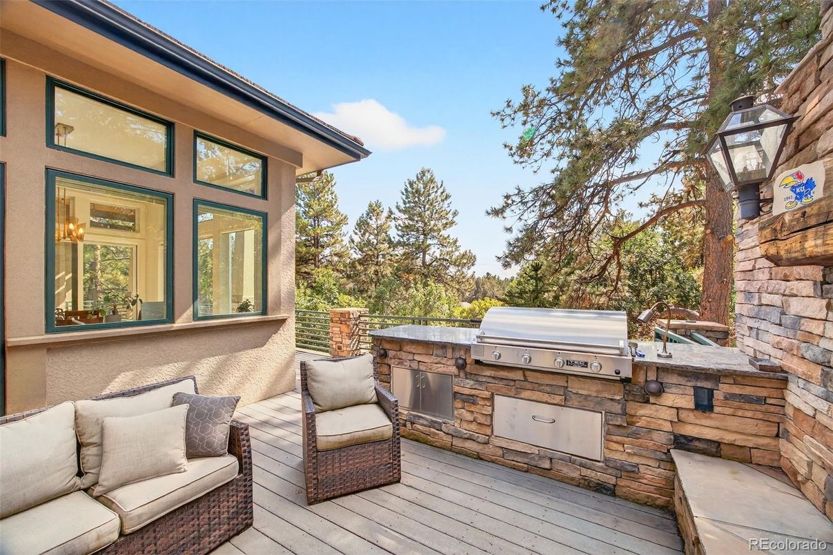 Exterior, Outdoor Kitchen