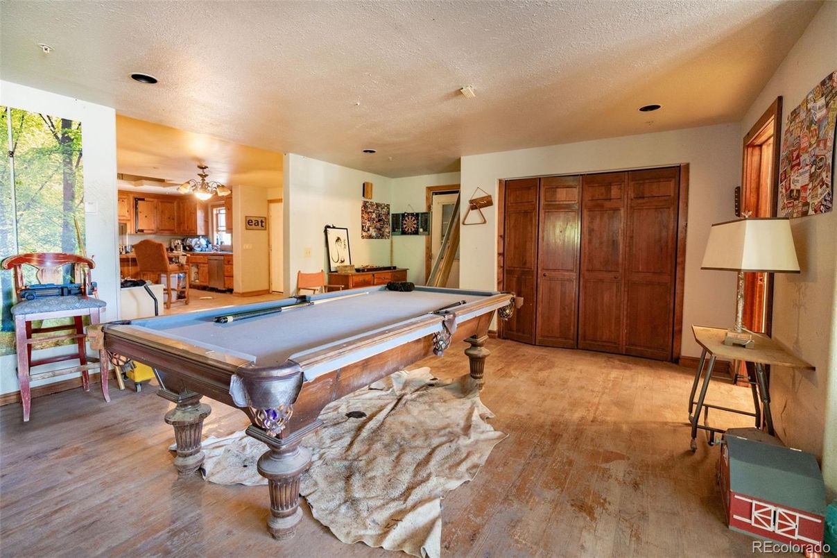 Billiard Table, Game Room, Interior