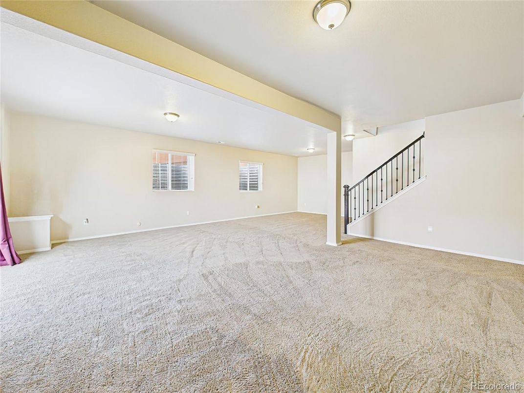 Empty room, Interior