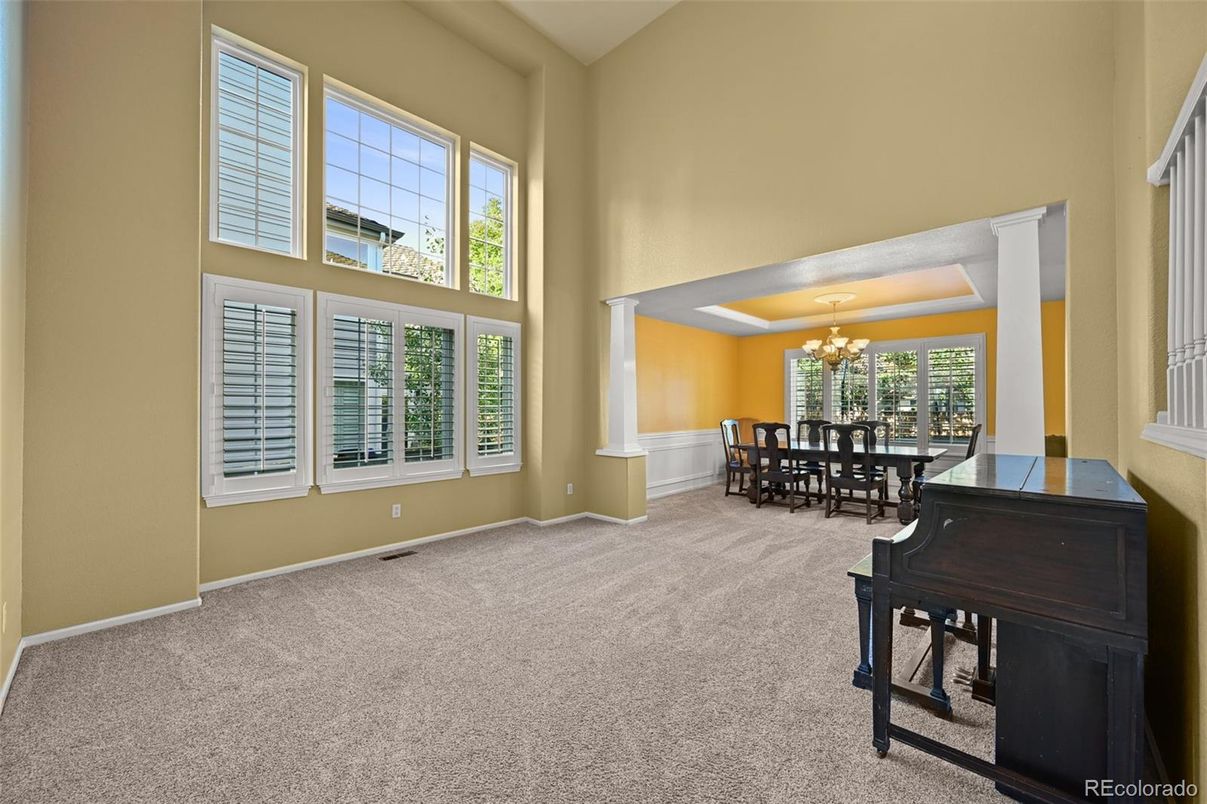 Chandelier, Dining room, Interior, Piano