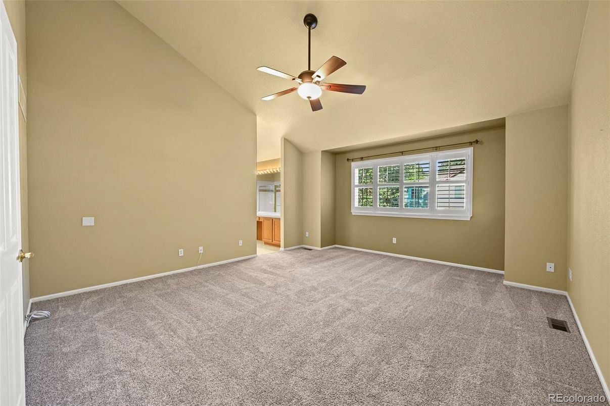 Empty room, Interior