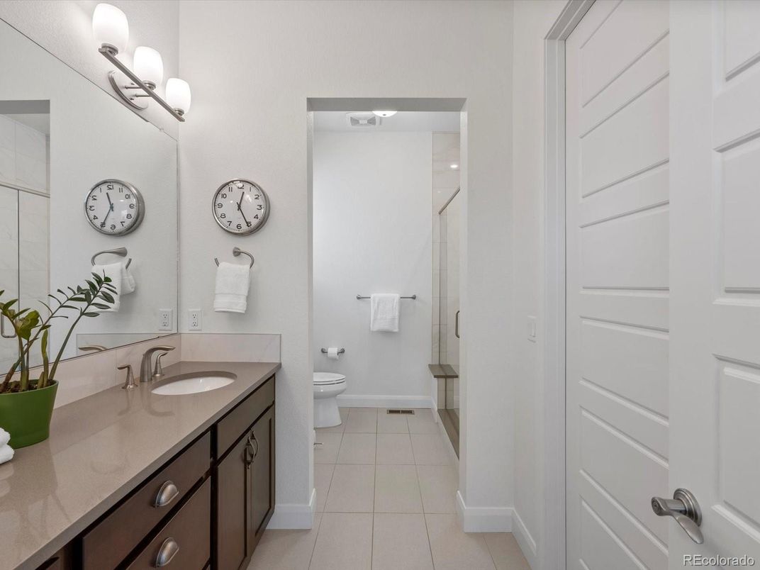 Bathroom, Dual Sink Vanities, Interior