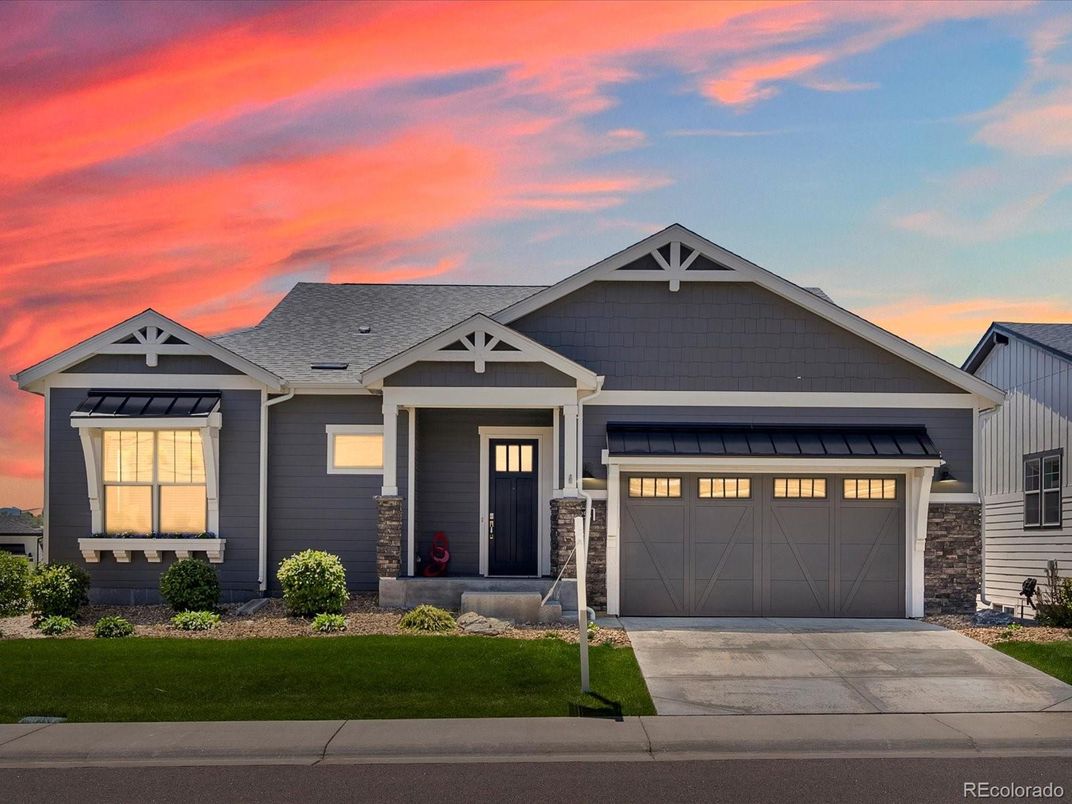 Attached, Exterior, Facade, American Craftsman