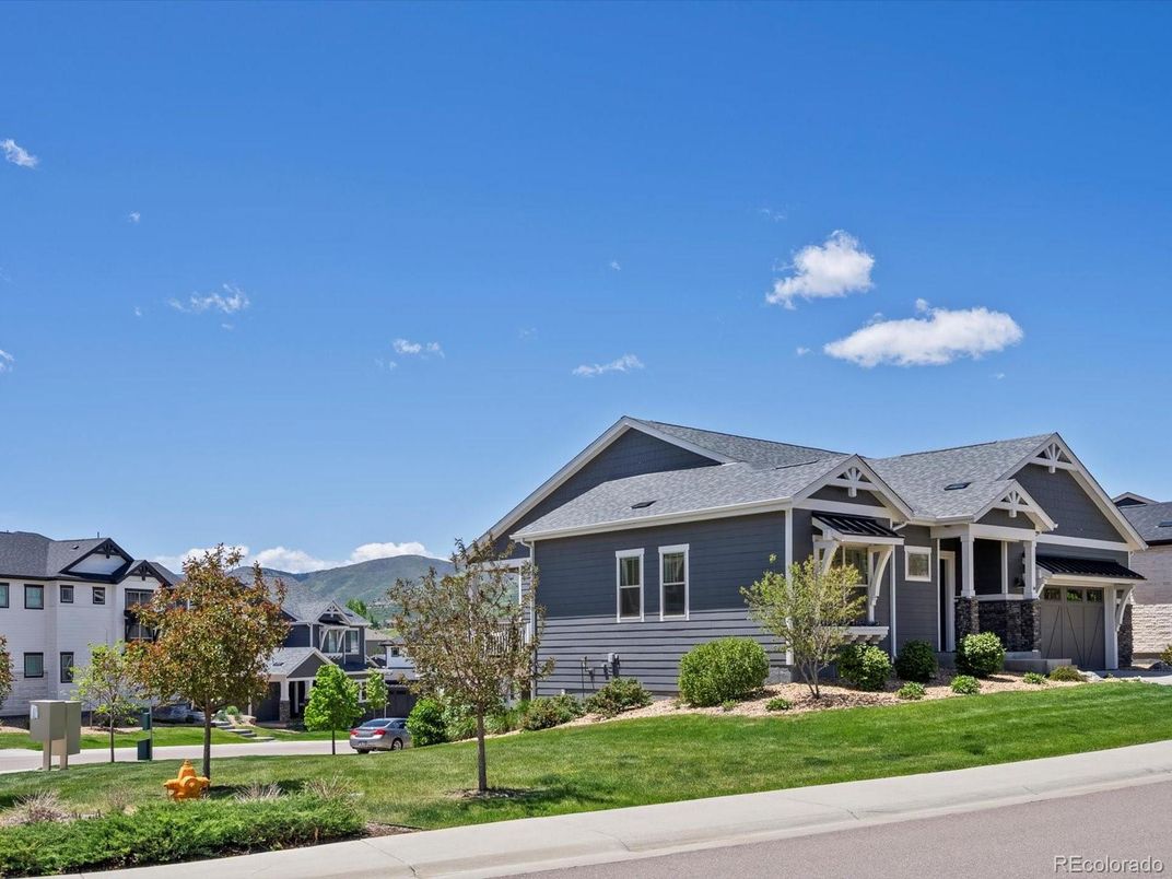 Exterior, Facade, Ranch