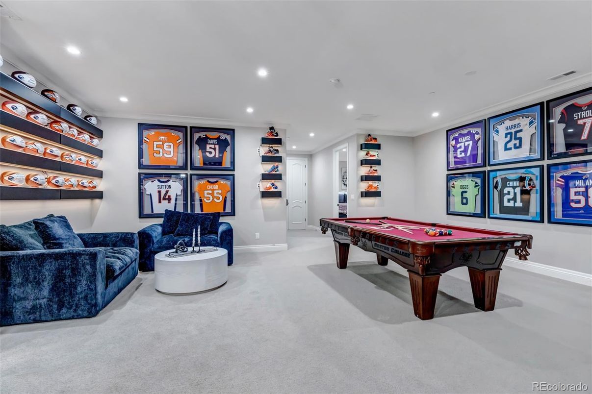 Billiard Table, Game Room, Interior, Living room, Recessed Lighting