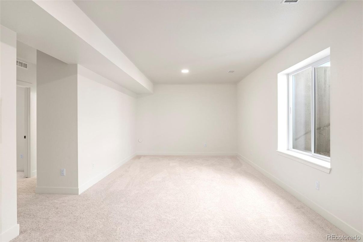 Empty room, Interior, Recessed Lighting