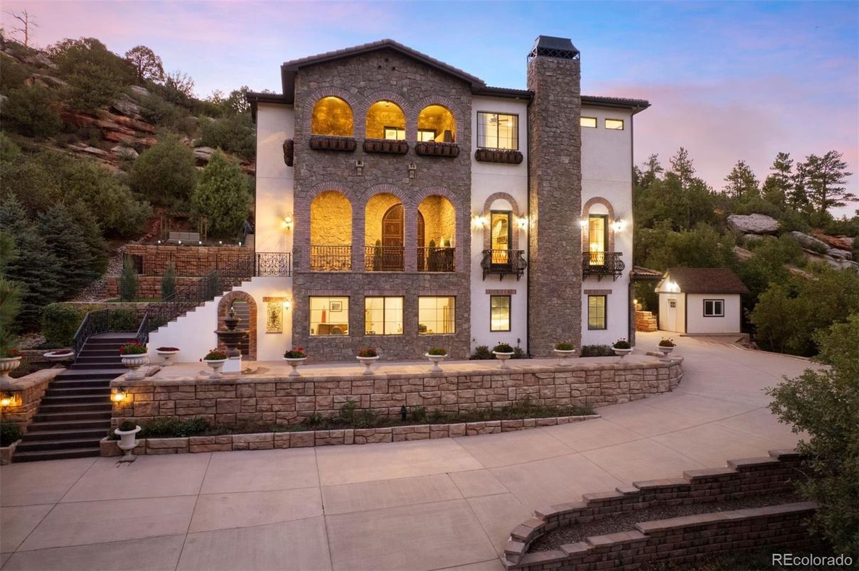 Exterior, Facade, Mediterranean