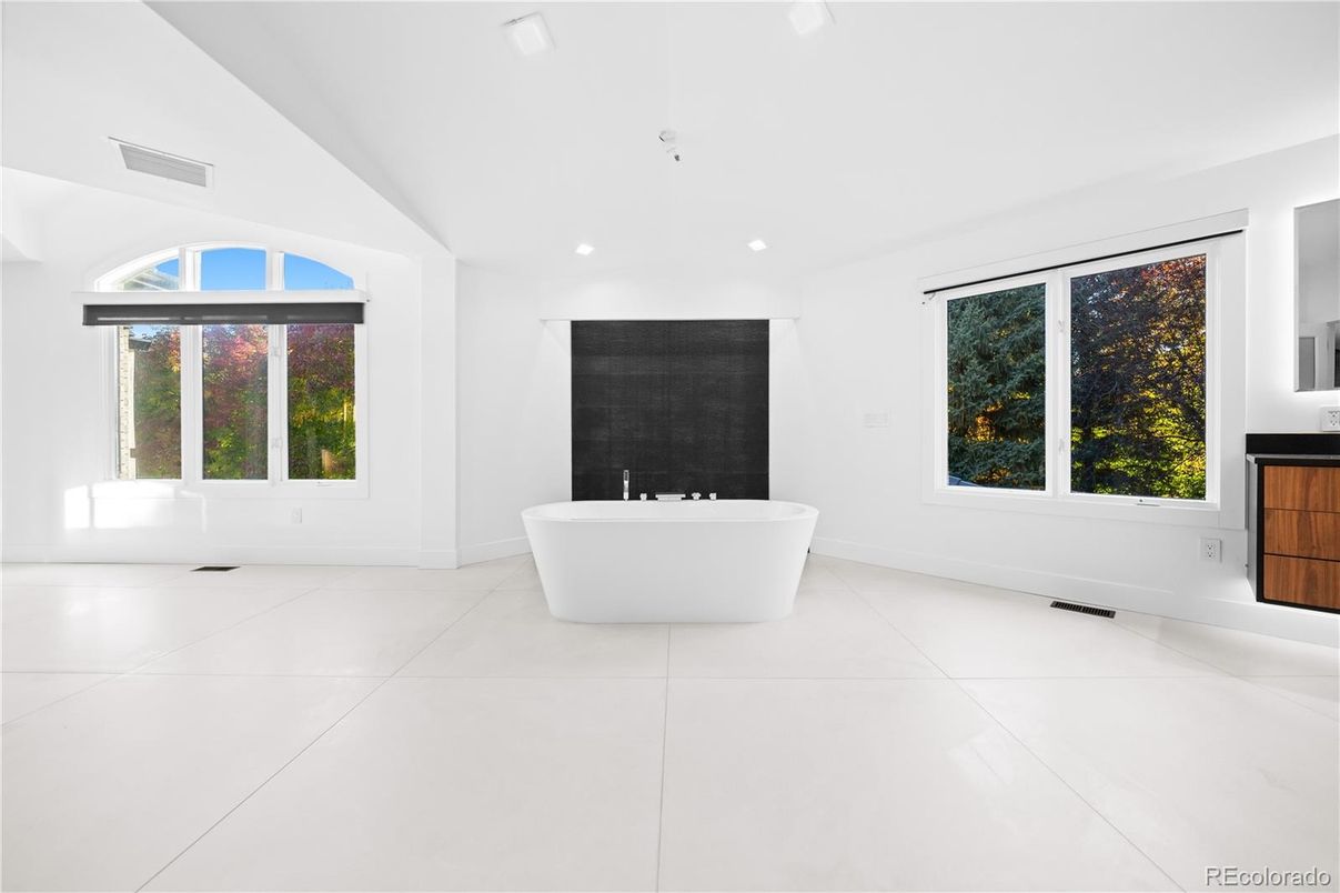 Bathroom, Free Standing Baths, Interior, Recessed Lighting