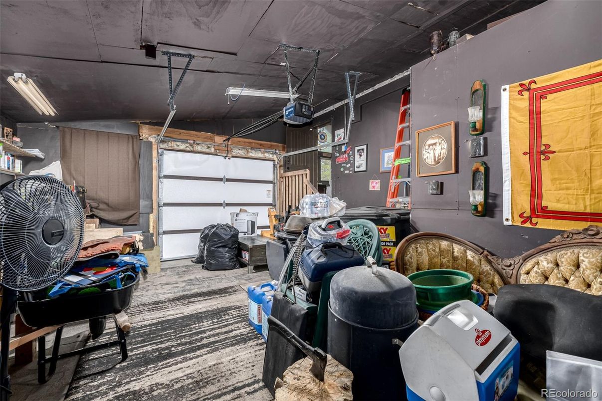Garage, Interior