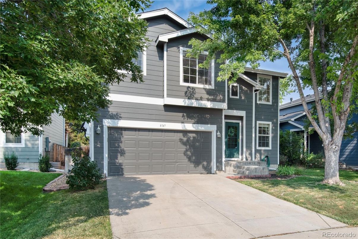 Attached, Exterior, Facade, American Craftsman