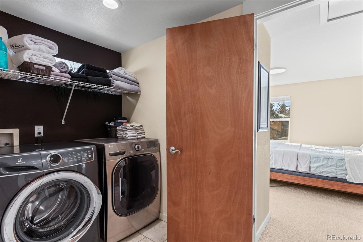Bedroom, Interior, Recessed Lighting, Washer