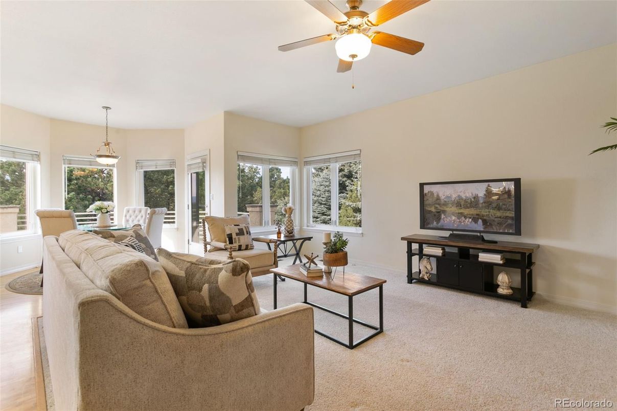 Dining room, Interior, Living room, Pendant Lights