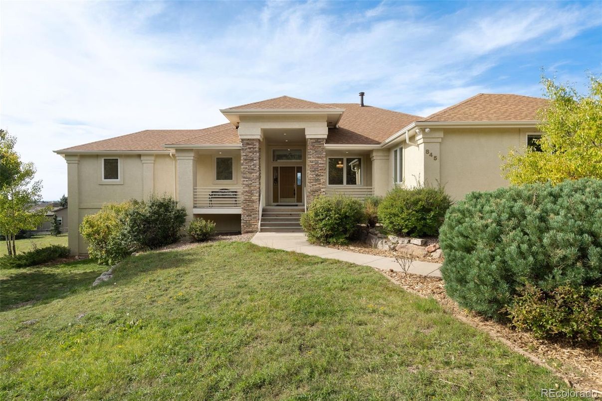 Backyard, Exterior, Facade, Ranch