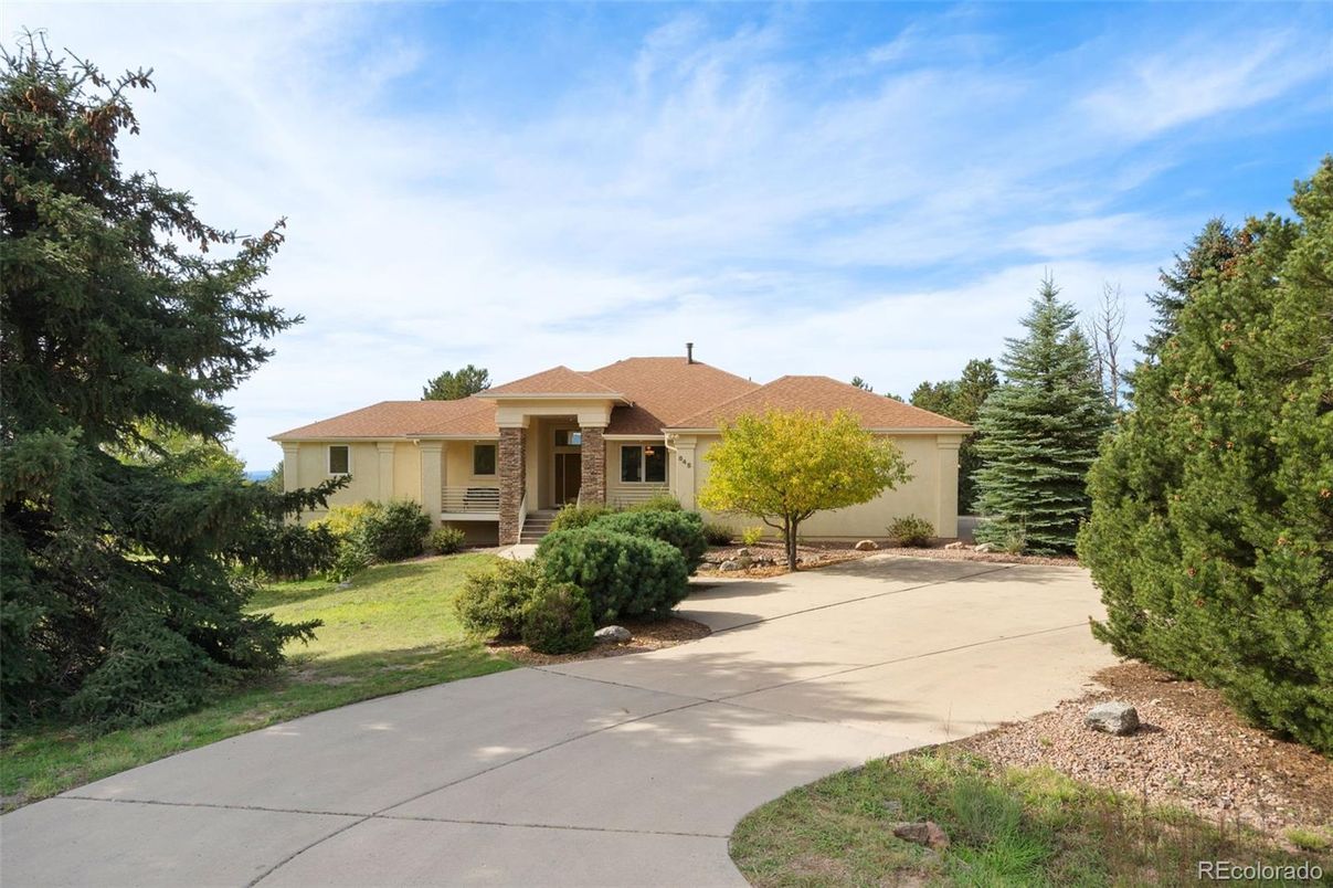 Backyard, Exterior, Facade, Ranch