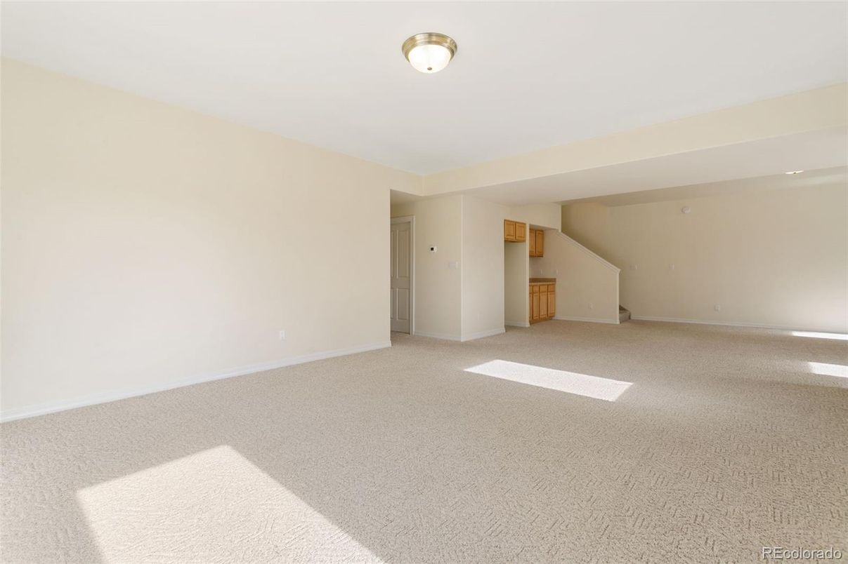 Empty room, Interior