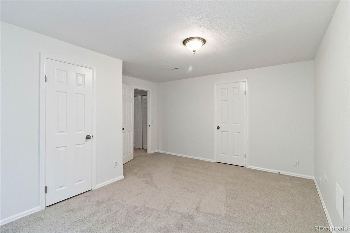 Empty room, Interior