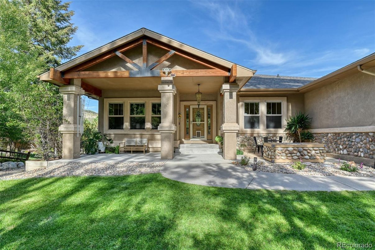 Exterior, Facade, American Craftsman