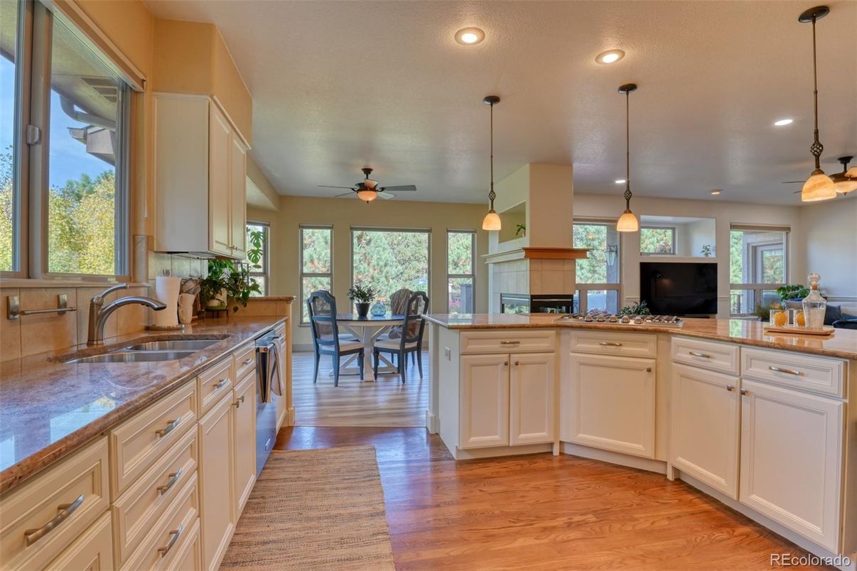Dining room, Interior, Kitchen, Pendant Lights, Recessed Lighting, Wood Texture Flooring
