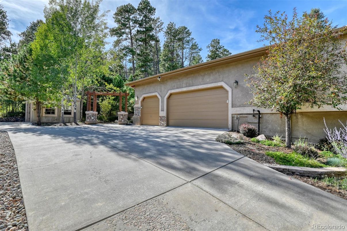 Detached Garage, Exterior